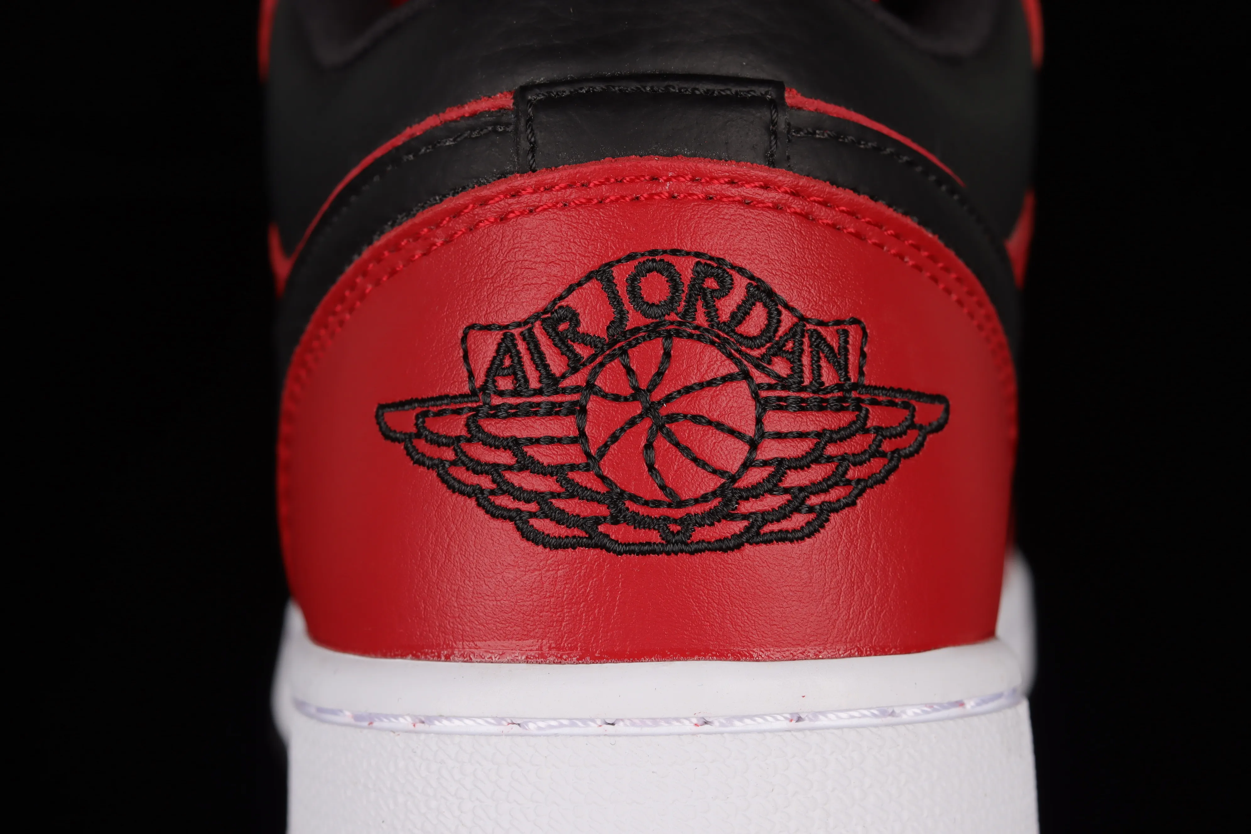 All categories Air Jordan Jordan series basketball shoes Air Jordan 1 Low Z version Air Jordan 1 Low AJ1 Joe 1 new black and red low-top cultural basketball shoes 553560-605
